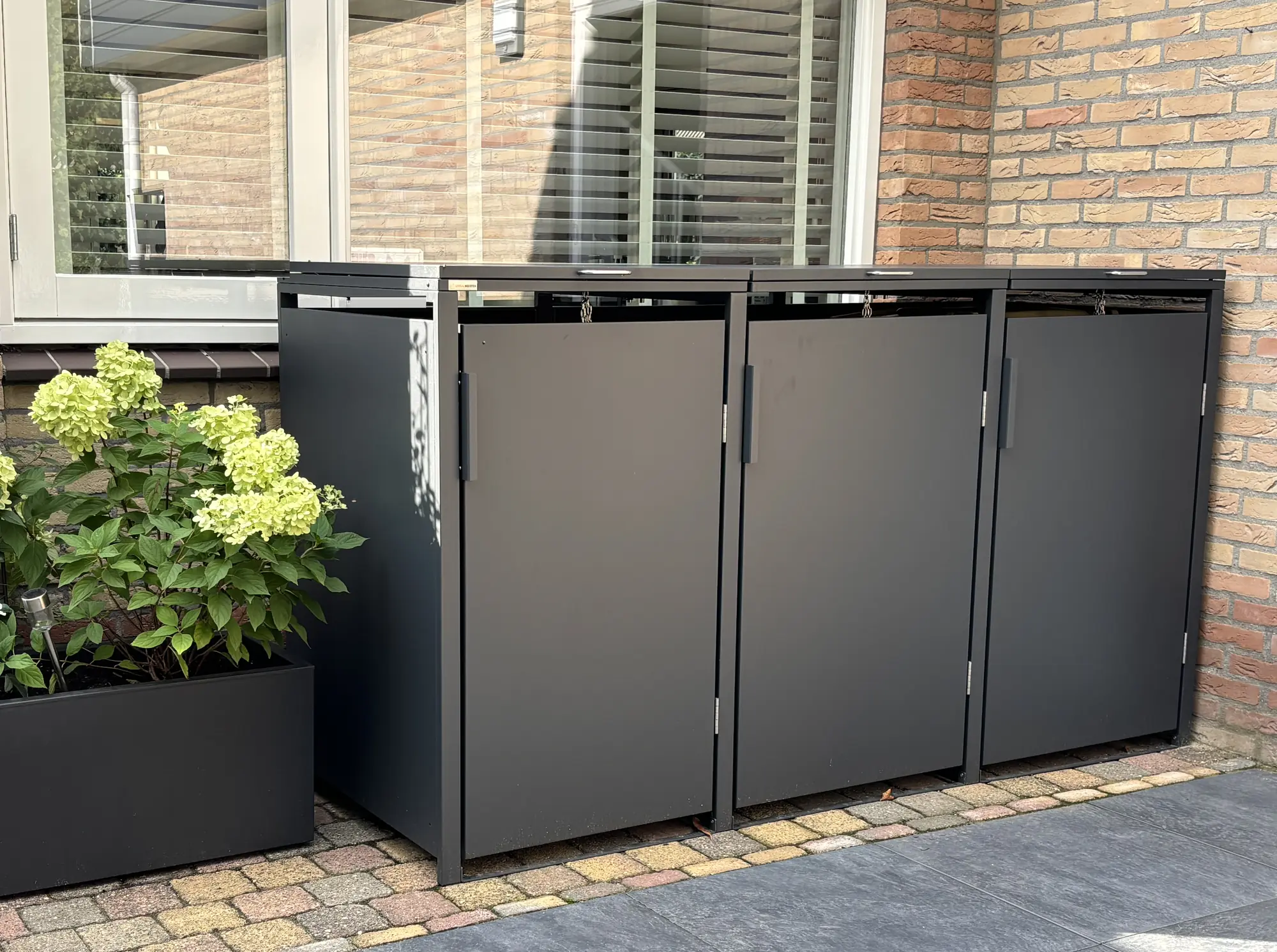 Kliko ombouw antraciet met 3 vakken naast het raam